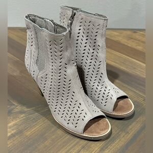 TOMS Majorca Peep Toe Booties Desert Taupe Suede Perforated Ankle Boots Size 8